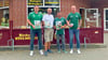 Der Vorsitzende des Sportvereins, Tobias  Maier (r.), sowie die Vorstandsmitglieder Tobias Schmidt (l.) und Andreas Braun präsentieren gemeinsam mit dem Geschäftsführer der Bäckerei Stelmecke, Christian Friedrich (2.v.l.), vor der Filiale in Wolmirsleben stolz das neue Stickeralbum. 