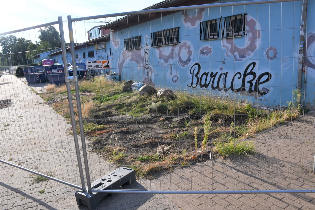 Der ehemalige Studentenclub Baracke auf dem Gelände der Magdeburger Otto-von-Guericke-Universität wird abgerissen.