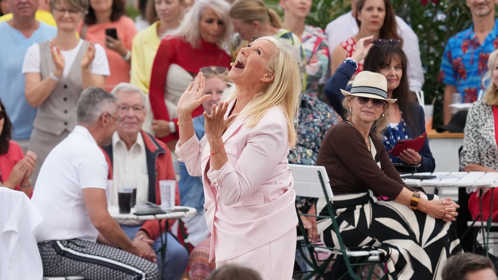 Moderatorin Andrea Kiewel begrüßte am Sonntag, dem 24. August, wieder zahlreiche Gäste im "ZDF-Fernsehgarten".