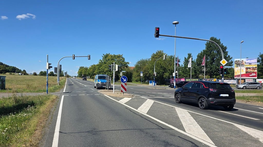 An dieser Kreuzung am Wernigeröder Ortseingang in Höhe der Hasseröder Brauerei ereignete sich am Montag (18. August) der schwere Unfall, in den ein zwölf Jahre alter Radler verwickelt wurde. Radfahrer, die den Radweg zwischen Darlingerode und Wernigerode nutzen, müssen hier die Landesstraße 85 queren.