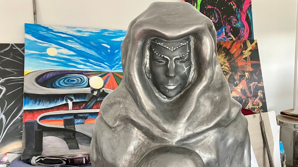 Diese Skulptur soll unbedingt mit ins Hüttenmuseum und in der Ausstellung „es wird mystisch“ gezeigt werden.