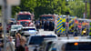 Polizisten sind an der Schule im Einsatz.