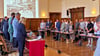 Mit einer Schweigeminute für den im August gestorbenen ehemaligen SPD-Stadtrat Kay Senius begann die Plenumssitzung am Mittwoch im Stadthaus.