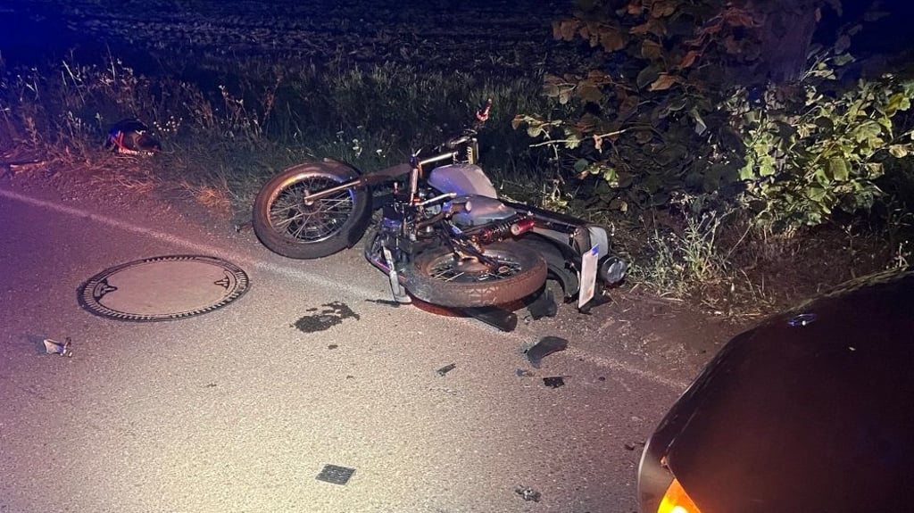 Ein Mopedfahrer ist in Irxleben mit einem Pkw zusammengestoßen.