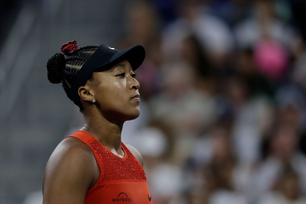 Tennisstar Naomi Osaka fiel mit ihrem Haarschmuck auf.