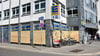 Die Schaufenster des Edeka-Markts in Magdeburg wurden versehentlich mit Holzplatten verschlossen.