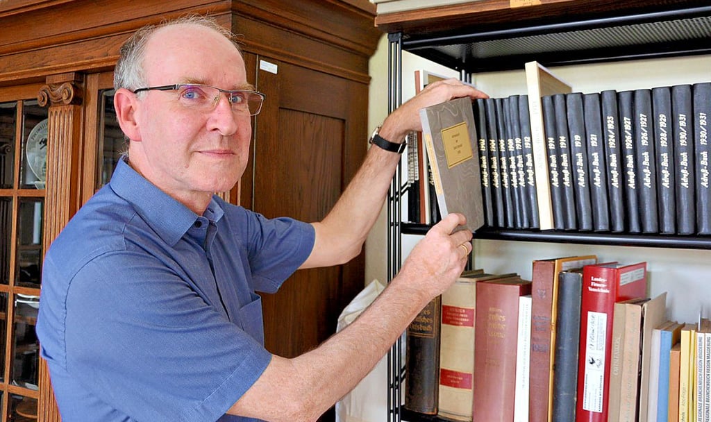 Peter Lingnau hat im Stendaler Stadtarchiv insgesamt 30 Adressbücher der Stadt eingescannt, die nun online abrufbar sind.
