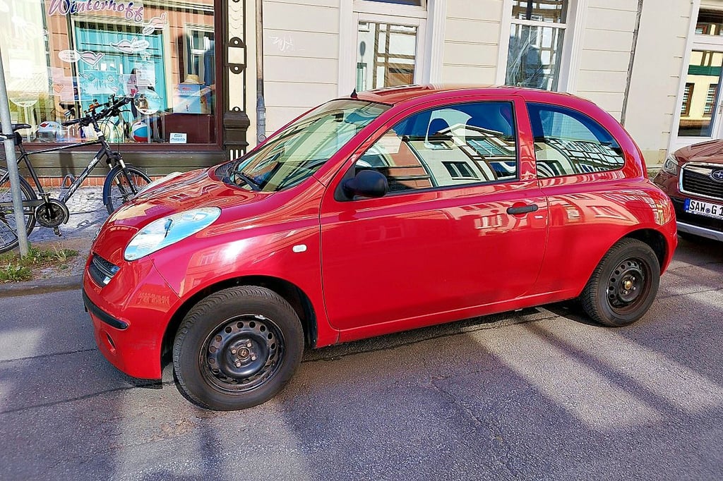 Dieser Nissan Micra steht seit August 2025 als neues Carsharing-Auto in Salzwedel an unterschiedlichen Orten zur Verfügung.