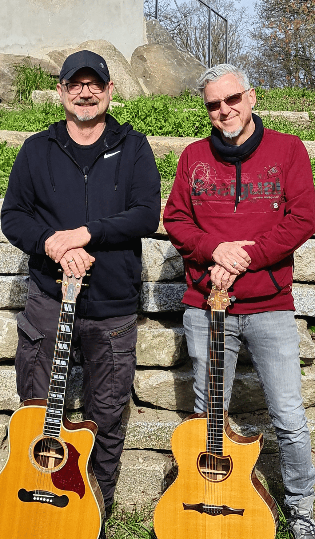 Gemeinsam mit Frank Faßbutter bildet Hans Ulrich Müller (rechts) die Band AnderCover.