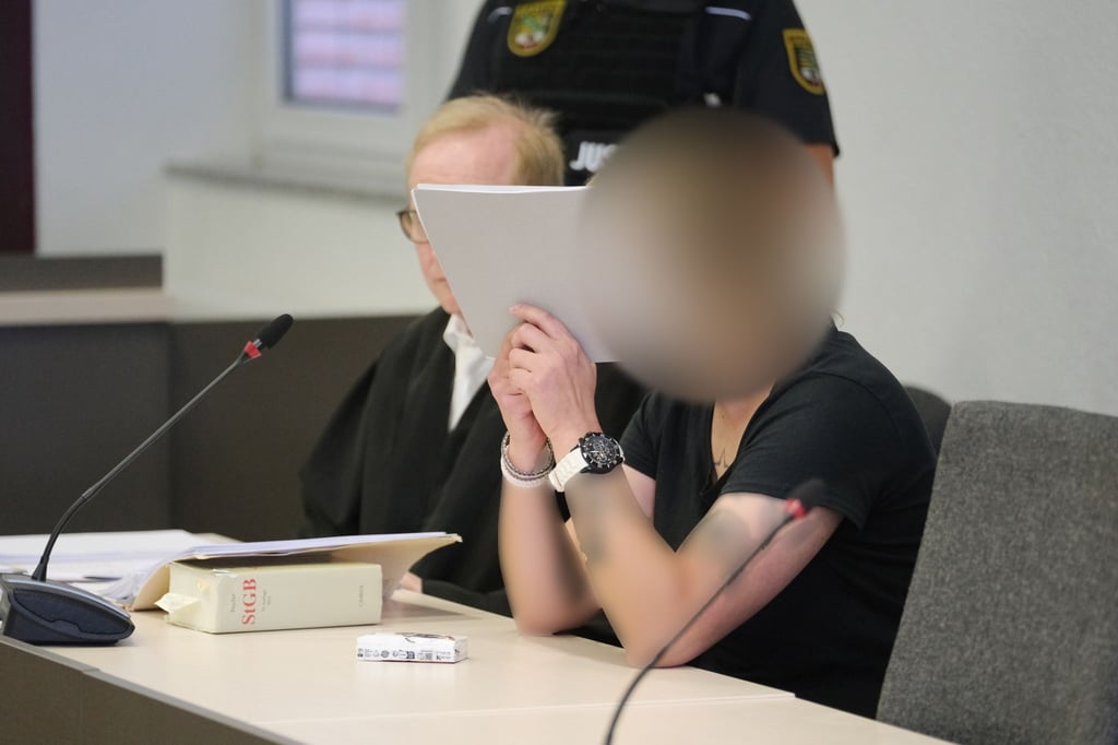 Die Angeklagte beim Prozess in Dessau