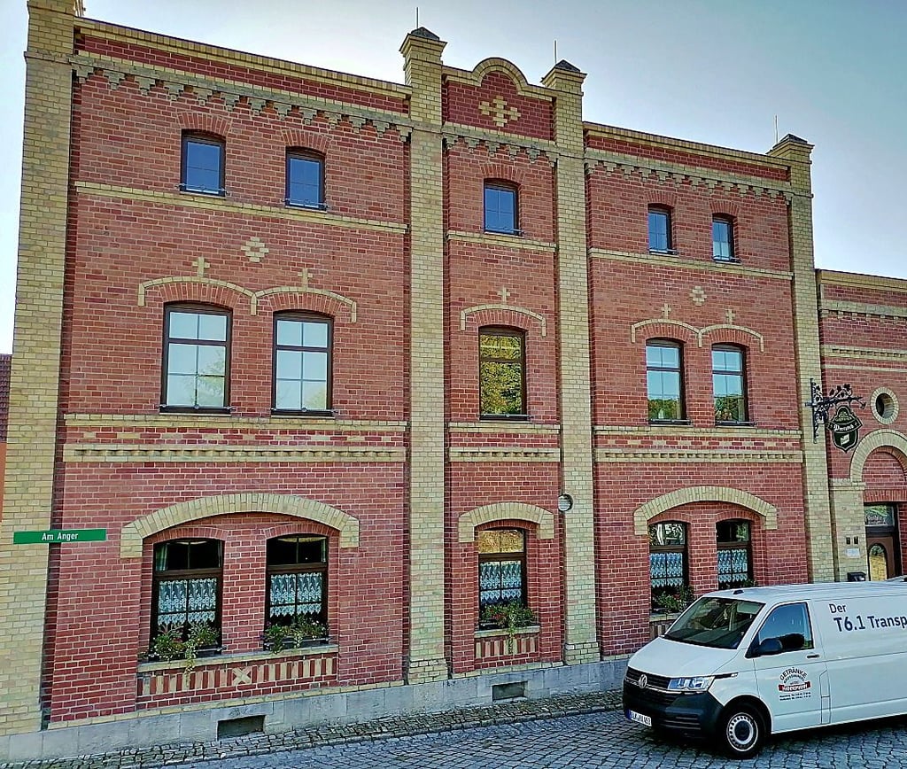 Das Gasthaus Pretzsch, zu dem neben Gast- und Betriebsräumen auch zwei Wohnungen und mehr als 2.000 Quadratmeter Grundstück zählen, steht zum Verkauf.