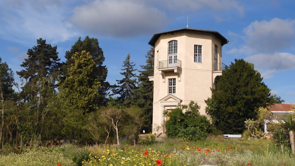 Die Universitätssternwarte im Botanischen Garten in Halle wurde 1788 errichtet.
