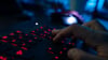 Online-Kriminelle setzten den KI-Chatbot Claude bereits mehrfach für verschiedene Attacken ein, berichtete die Entwicklerfirma Anthropic. (Symbolbild)
