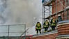 Die Feuerwehr war mit rund 100 Kräften auf dem Friedhof im Einsatz. (Archivbild)
