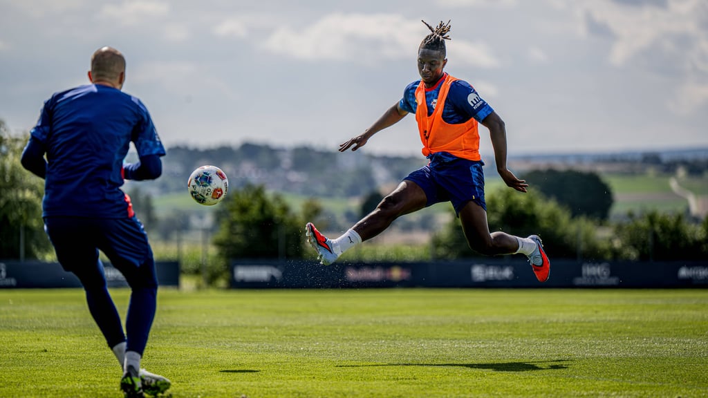 RB-Trainer Ole Werner (r.) und Verkaufskandidat Xavi Simons.