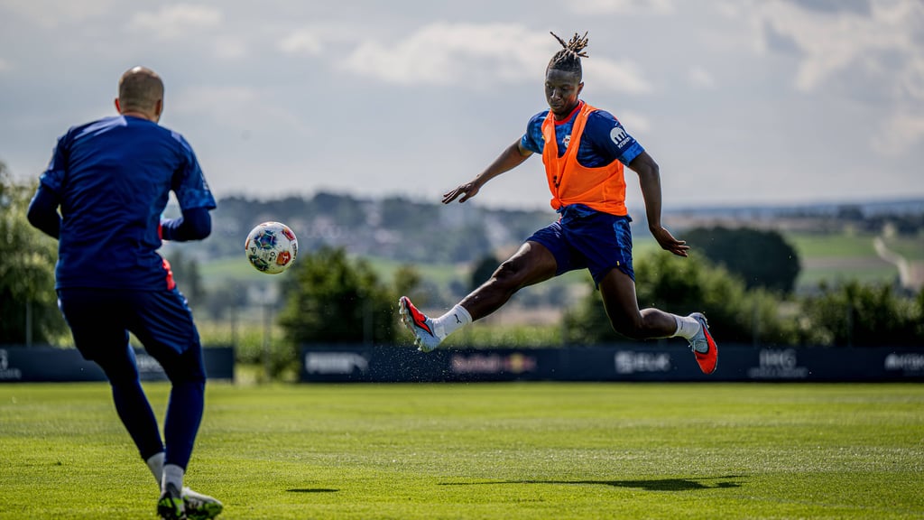RB-Trainer Ole Werner (r.) und Verkaufskandidat Xavi Simons.