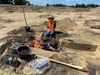 Über 300 Exponate sind von den Archäologen an der Fundstelle in Ferchland an der Elbe ausgegraben worden.