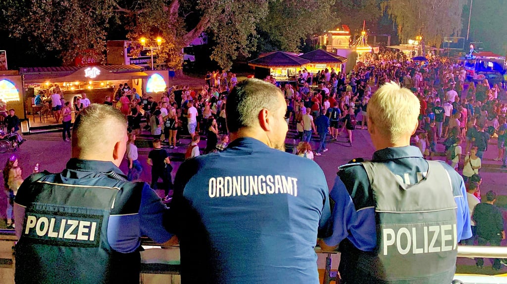 Polizei und Ordnungsamt sind wieder mit einem Großaufgebot vor Ort, um auf dem Laternenfest für Sicherheit zu sorgen.