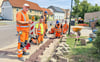 Die von der Deutschen Giganetz GmbH mit dem Ausbau des Glasfasernetzes in der Verbandsgemeinde Egelner Mulde beauftragte Firma  war auch im Breiteweg in Egeln tätig. Die Mitarbeiter stellten dort den Fußweg nach der Verlegung des Kabels wieder her. 