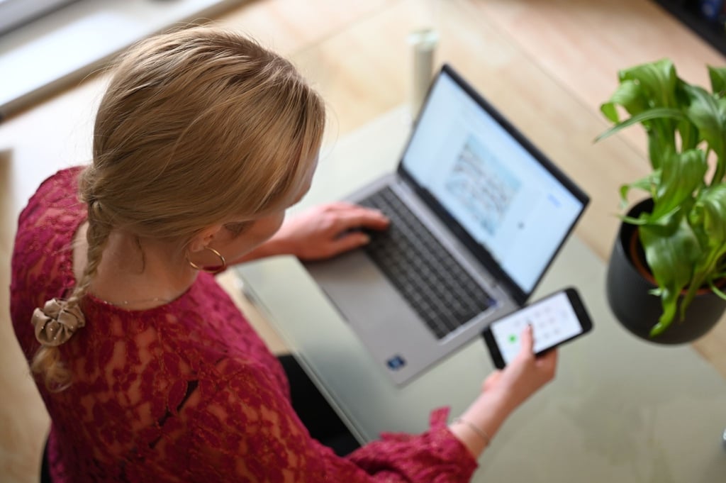 Unseriöse Chats: Misstrauen Sie Finanzangeboten in Messenger-Gruppen - insbesondere mit sehr hohen Renditeversprechen.