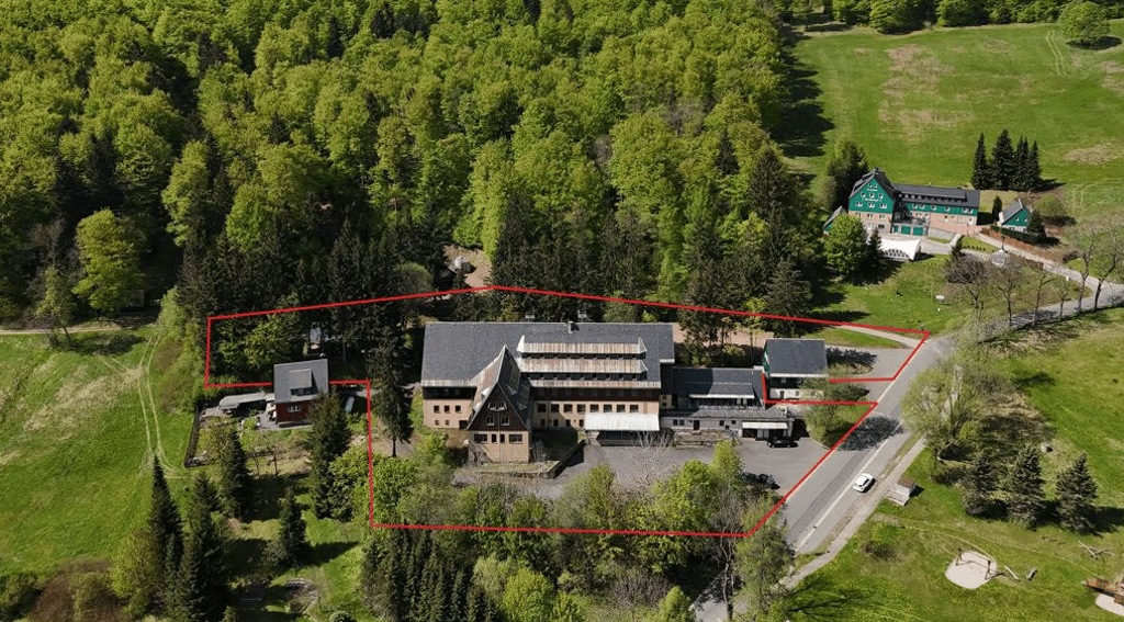 Diese Gebäude in Altenberg wurden versteigert.