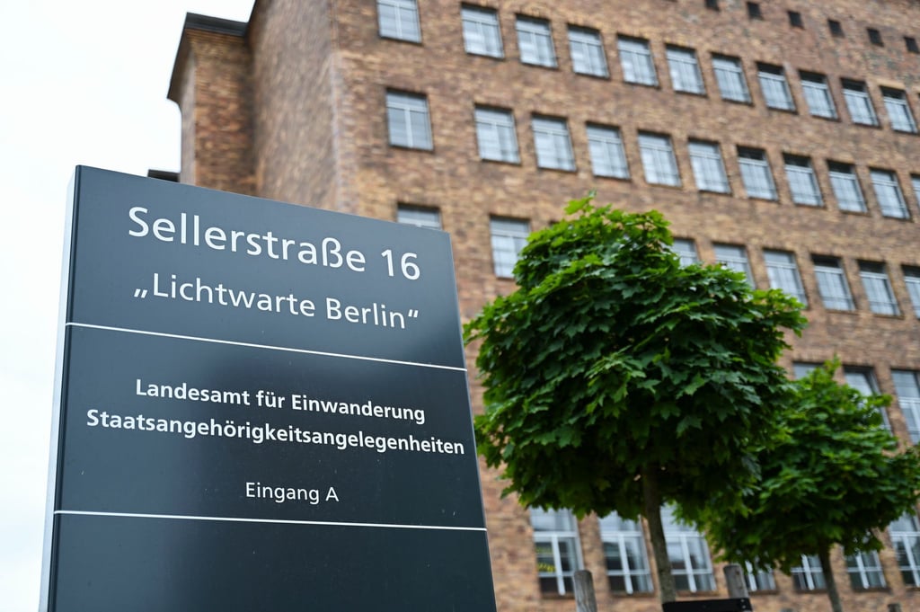 Im ersten Halbjahr 2025 gab es in Berlin mehr Ausreisen und Abschiebungen. (Archivbild)