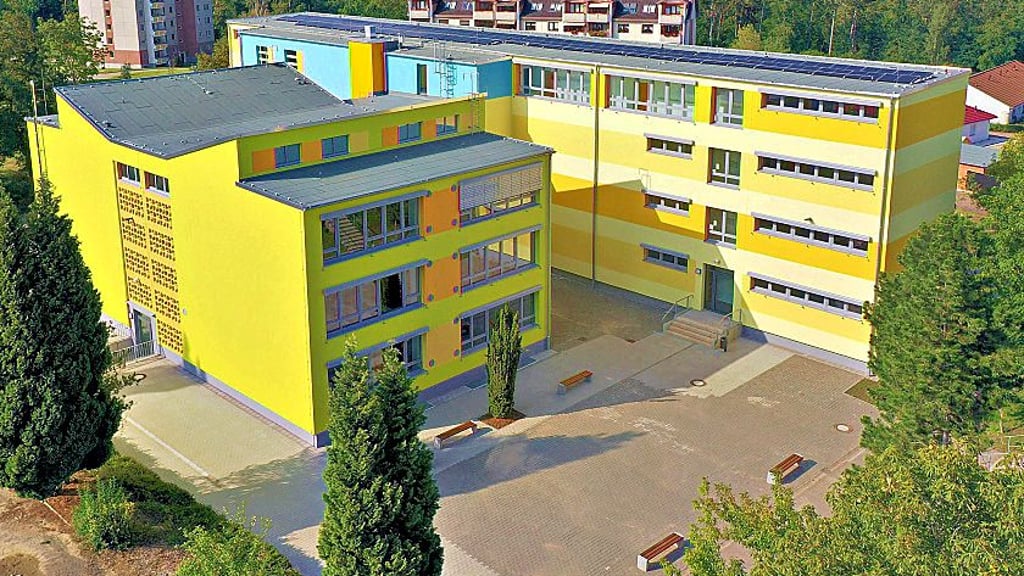 Die Schüler wünschen sich ein Sonnensegel auf ihrem Pausenhof der Novalisgrundschule in Hettstedt.