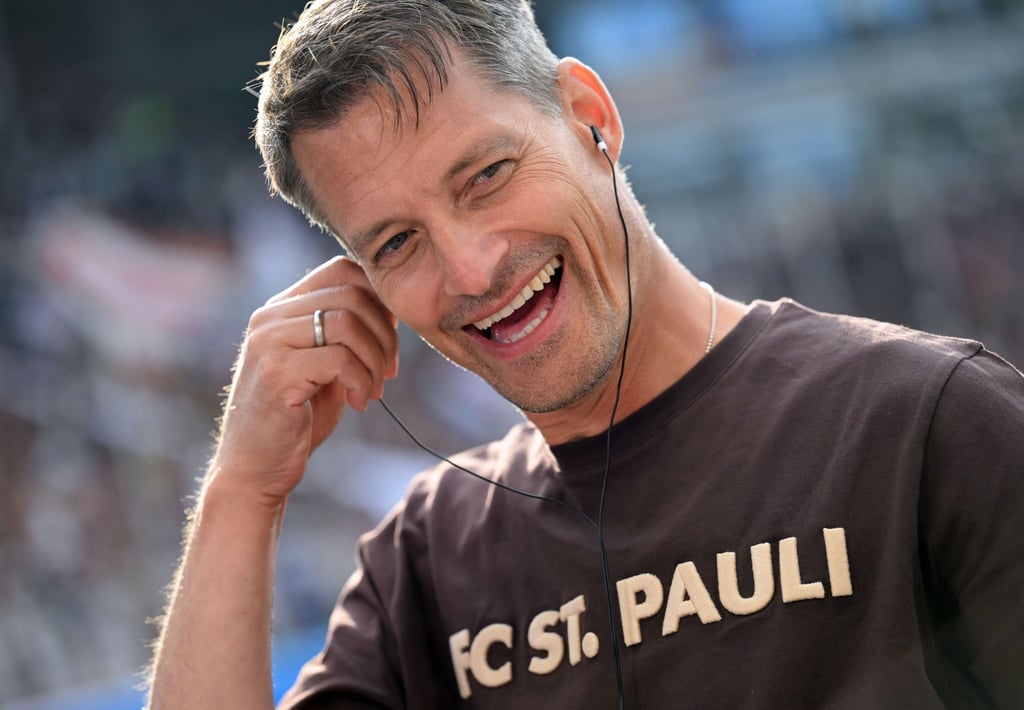 Auch für ihn das erste Stadtderby: St. Paulis Coach Alexander Blessin. (Archiv)