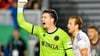 Wehen Wiesbadens Torwart Florian Stritzel blieb im Elfmeterduell mit Harry Kane Sieger.