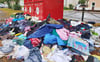 Lumpen- und Müllhaufen: Der Alttextilien-Containerplatz auf dem Tivoliplatz ist weiter der Hotspot in der Stadt für illegale Müllentsorgung.