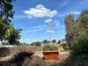 Am Unteren Hohenwarsleber Weg in Magdeburg-Olvenstedt soll Wohnraum entstehen. Aktuell liegt die Fläche teilweise brach. 
