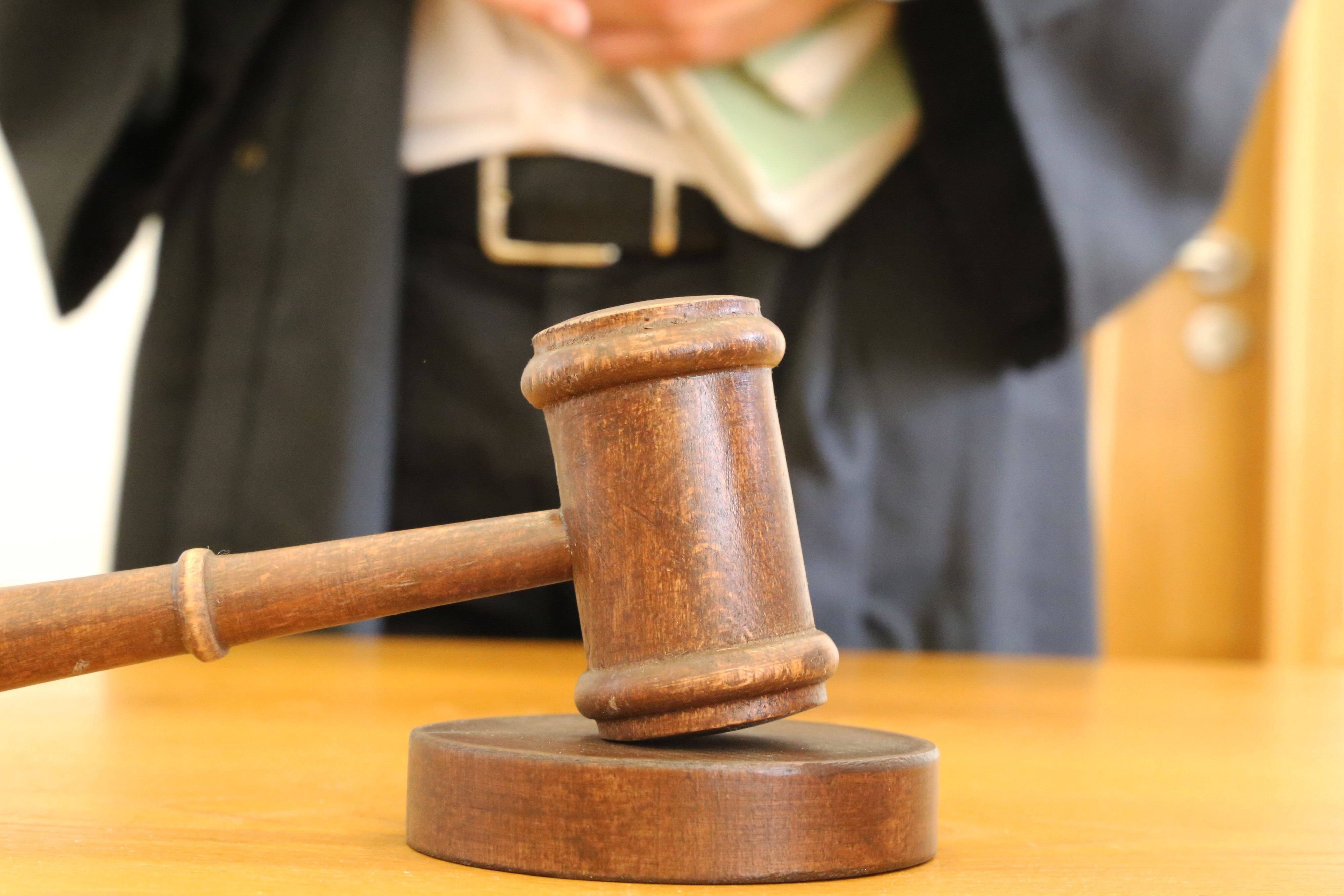 Aus dem Gericht: Überraschende Wende: Opfer widerspricht sich - wie viele Schläge erlitt es tatsächlich?