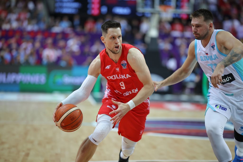 Die Polen brachten Luka Doncic (r) in Bedrängnis.