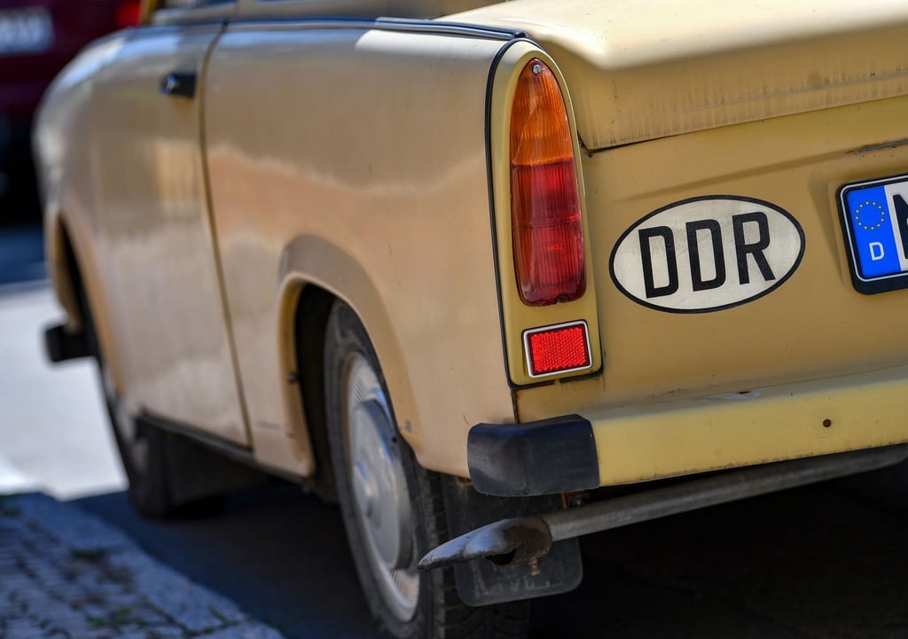 An so manchem Fahrzeug aus DDR-Produktion ist noch das Länderkennzeichen „DDR“ zu sehen. (Archivbild)