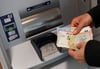 Im Jerichower Land gibt es immer weniger Bankautomaten, an denen Bargeld abgehoben werden kann. 