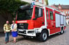 Ein nagelneues Feuerwehrfahrzeug für die Wiepker Wehr, ein LF 20, Baujahr 2025, mit 2300  Liter Wasser an Bord. Am Dienstag konnte Sven Rasch, verantwortlich in der Stadtverwaltung für den Brandschutz, das Fahrzeug abholen, hier mit Gardelegens Bürgermeisterin Mandy Schumacher. 