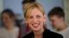 Bundesbildungsministerin Karin Prien mahnt einen wirksamen Schutz der Kinder beim Thema Social Media an.
