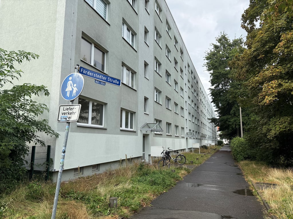 In diesem Magdeburger Wohnblock soll ab dem 1. September die Heizung- und Warmwasserversorgung abgestellt werden. Grund dafür sind ausbleibende Zahlungen des Vermieters.