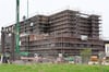 Die Sanierung der Magdeburger Stadthalle läuft. Bis zum Festival der Moderne im Jahr 2027, bei dem das Gebäude eine entscheidende Rolle spielt, sollen die Arbeiten aber abgeschlossen sein.