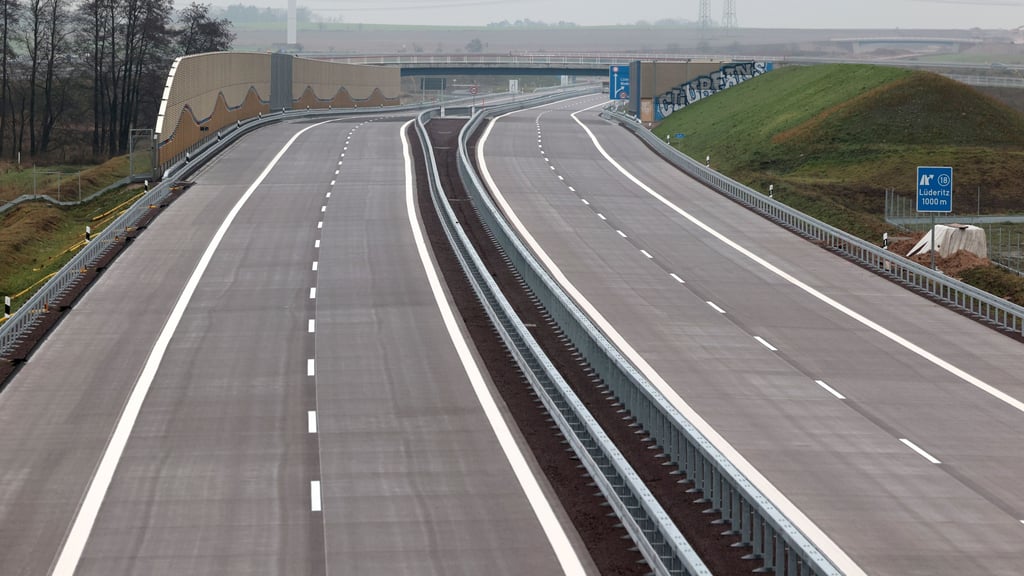 Nach wie vor gibt es Unklarheiten zur Finanzierung der A14-Nordverlängerung von Magdeburg bis nach Brandenbuerg und weiter zur Ostsee.