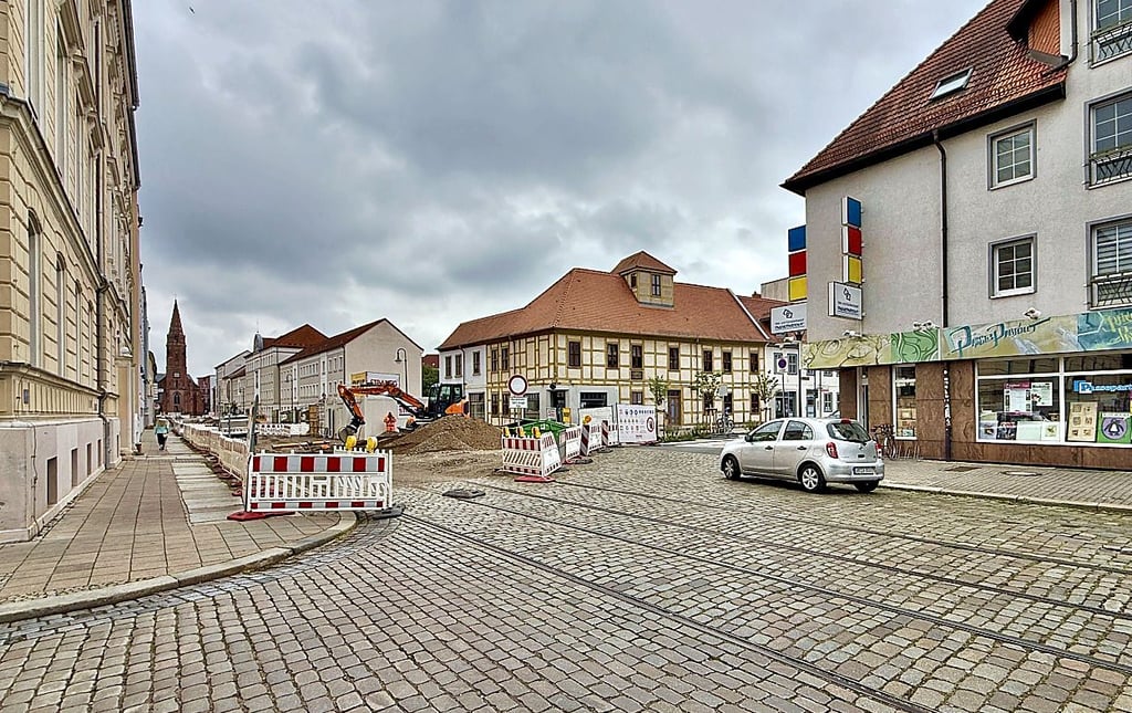 Die Kreuzung Ferdinand-von-Schill-Straße zur Hans-Heinen-Straße und zur Johannisstraße wird teilweise gesperrt.