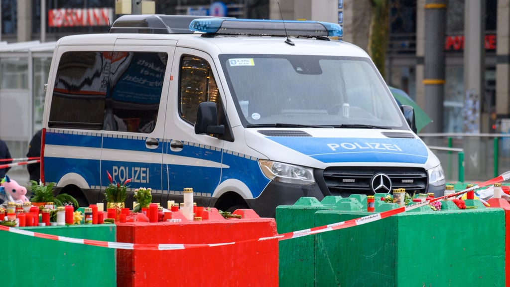 Ein neues Gutachten deckt gravierende Mängel im Sicherheitskonzept des Magdeburger Weihnachtsmarktes auf. Die Betonklötze wurden im Gutachten unter anderem als veraltet bewertet.