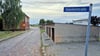 Die Garagen in der Bahnhofstraße 10 in Arneburg sollen für ein neues Wohngebiet abgerissen werden.