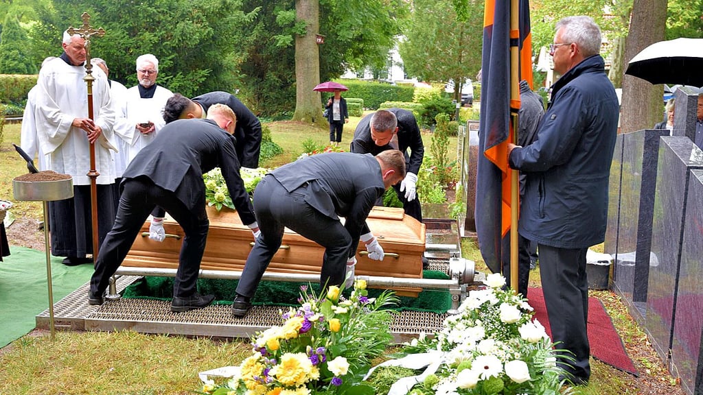 Manfred Rauner wurde Freitagmittag auf dem Weißenfelser Stadtfriedhof beigesetzt.