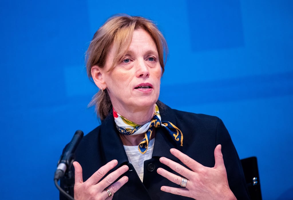 Bundesfamilienministerin Karin Prien (CDU) lehnt ein verpflichtendes soziales Jahr für Rentner ab. (Archivbild)