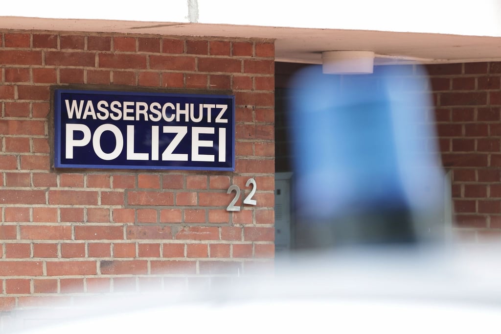 Die Wasserschutzpolizei Wilhelmshaven hat Ermittlungen aufgenommen. (Symbolbild)