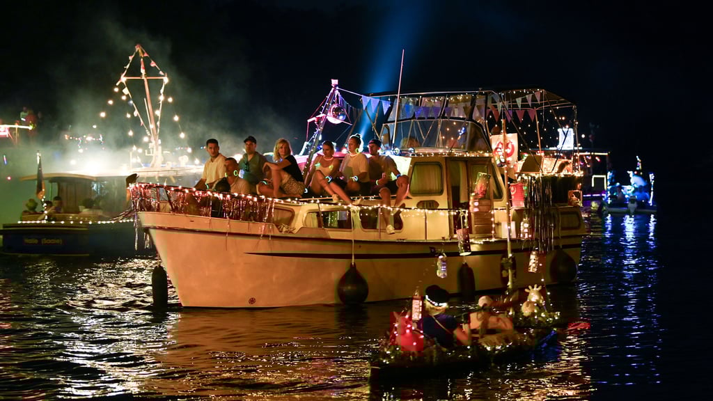 Neben dem Bootkorso wird es 2025 beim Laternenfest in Halle wieder ein Feuerwerk geben.&nbsp;