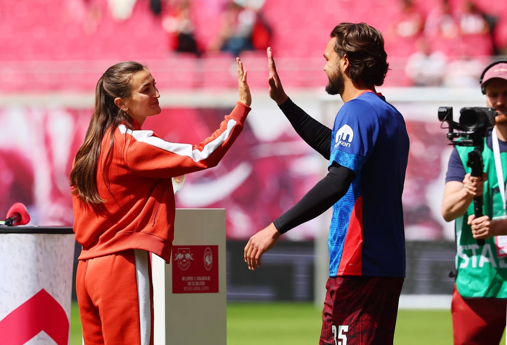 Clara Mohr (l.) wird künftig die Heimspiele mit Tim Thoelke moderieren. Hier mit Max Finkgräfe.