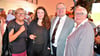 Regisseurin Mascha Schilinski erfüllte Fotowünsche der Gäste. Hier mit Christa Ringkamp (von rechts) und Axel Tiemann aus Neulingen sowie Salzwedels ehemaliger Oberbürgermeisterin Sabine Danicke (links). Der Film sorgt auch bei den Hansestädtern für viel Aufmerksamkeit. 