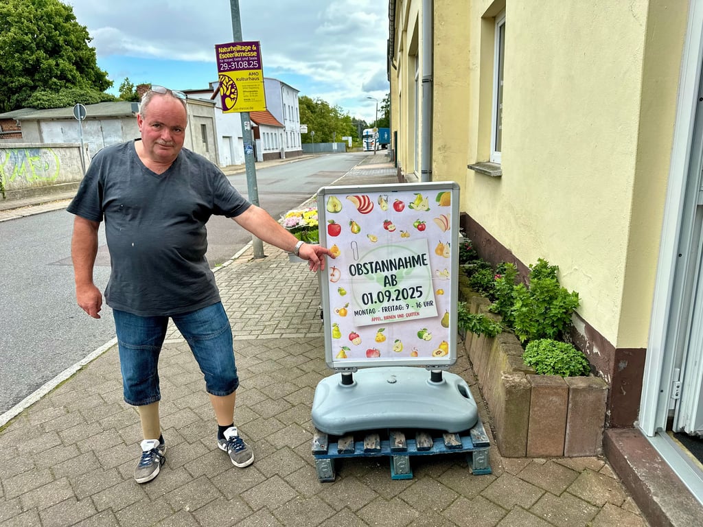 Raiffeisen-Marktleiter Andreas Kuhfuß geht neue Wege und bietet nun wieder eine Lohnmosteierei in Genthin an.